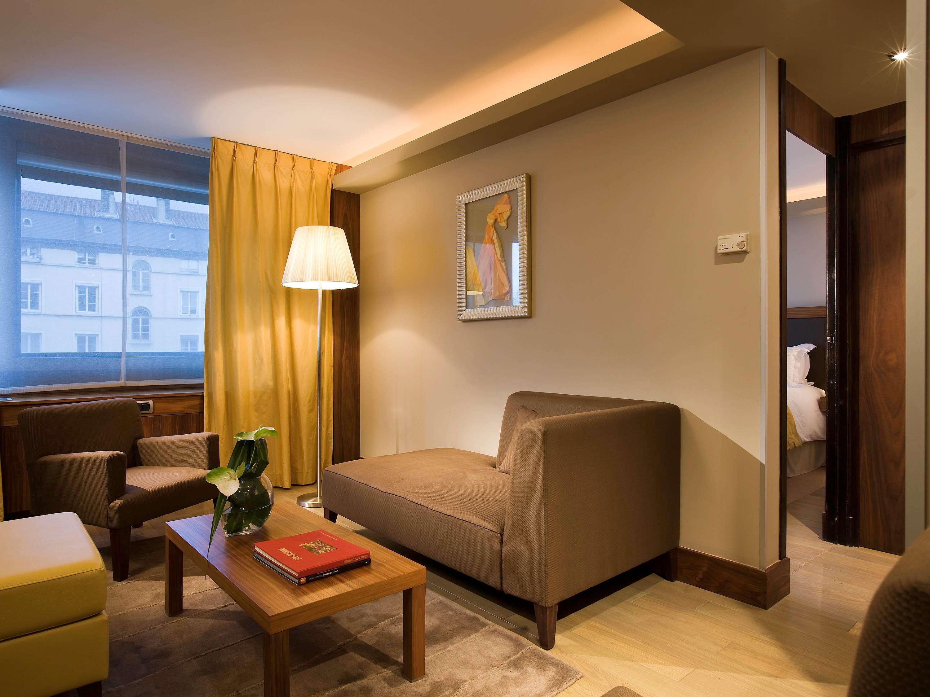 Hotel Sofitel Lyon Bellecour Esterno foto A suite at the hotel