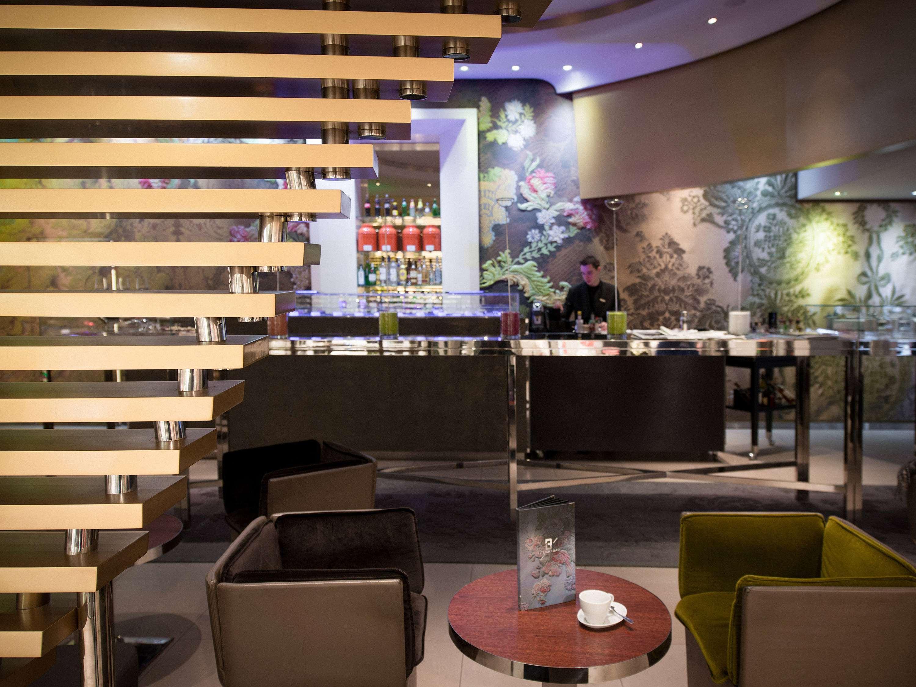 Hotel Sofitel Lyon Bellecour Esterno foto The lounge at the airport