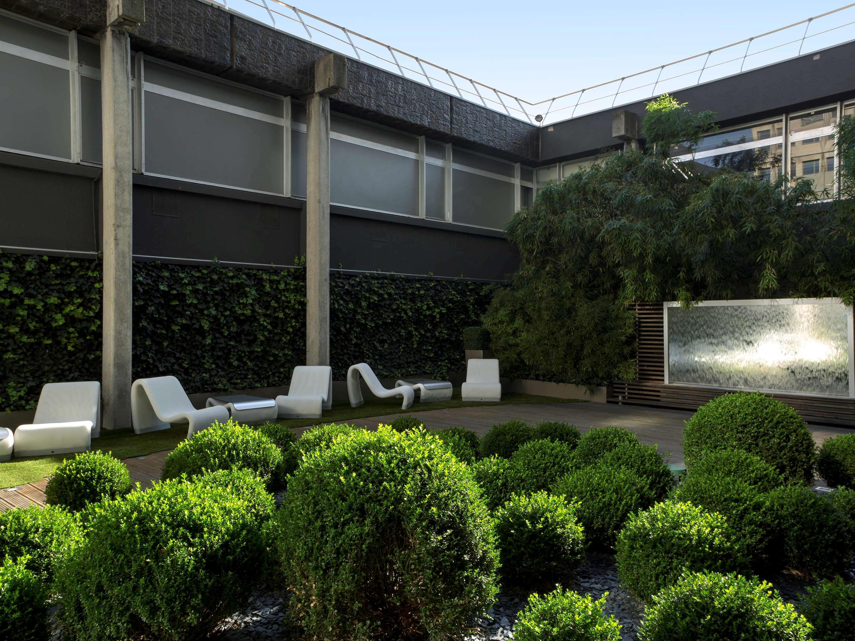 Hotel Sofitel Lyon Bellecour Esterno foto The courtyard of the building