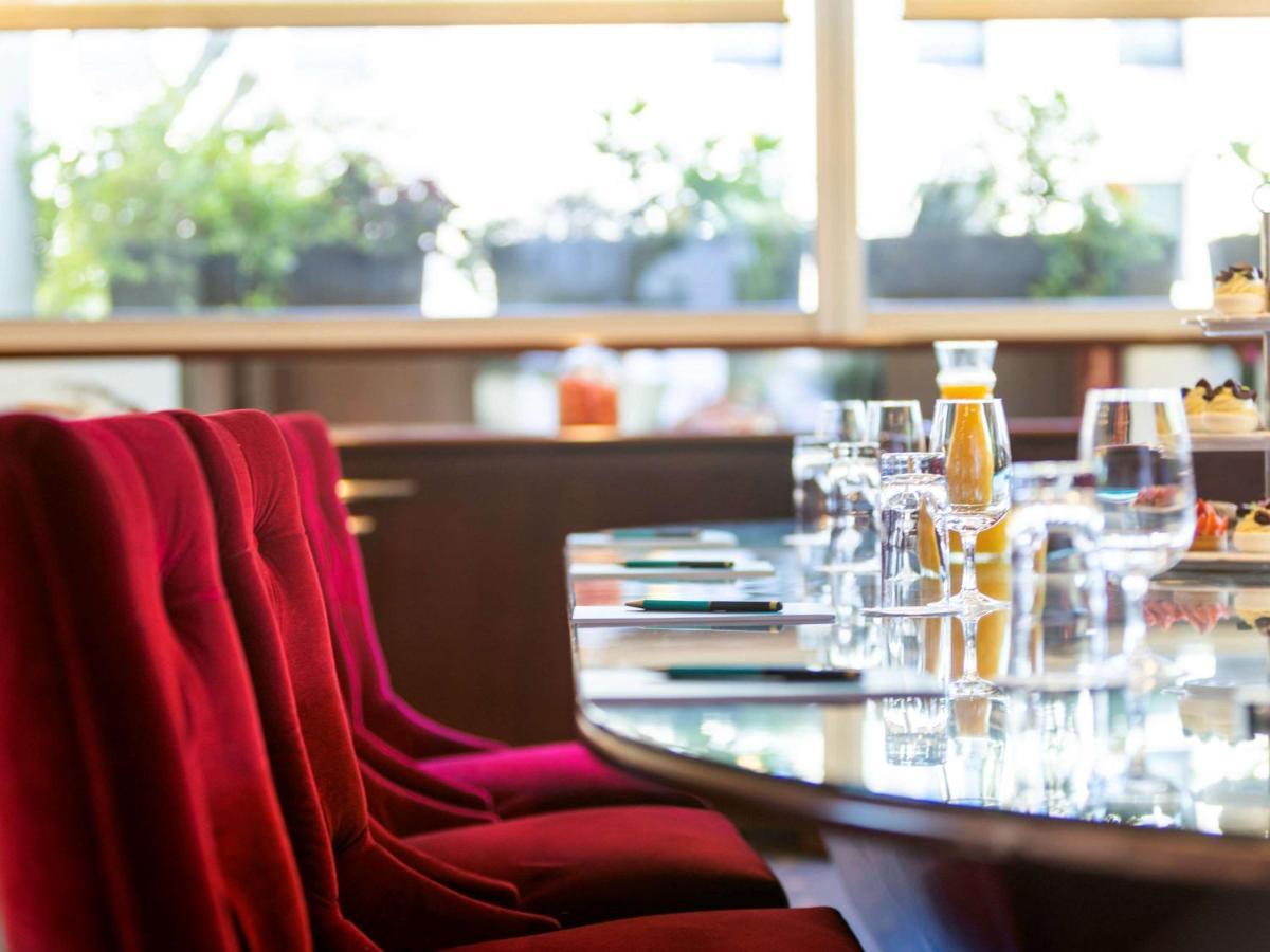 Hotel Sofitel Lyon Bellecour Esterno foto The lounge at the airport