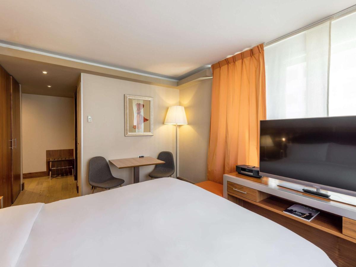 Hotel Sofitel Lyon Bellecour Esterno foto A room at the hotel