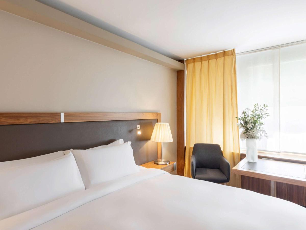 Hotel Sofitel Lyon Bellecour Esterno foto A room at the hotel