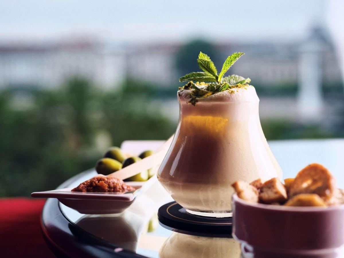 Hotel Sofitel Lyon Bellecour Esterno foto A glass of boza