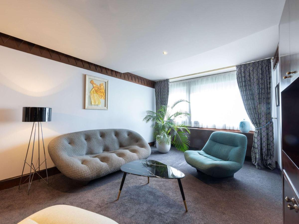 Hotel Sofitel Lyon Bellecour Esterno foto A suite at the Hotel de la Ville