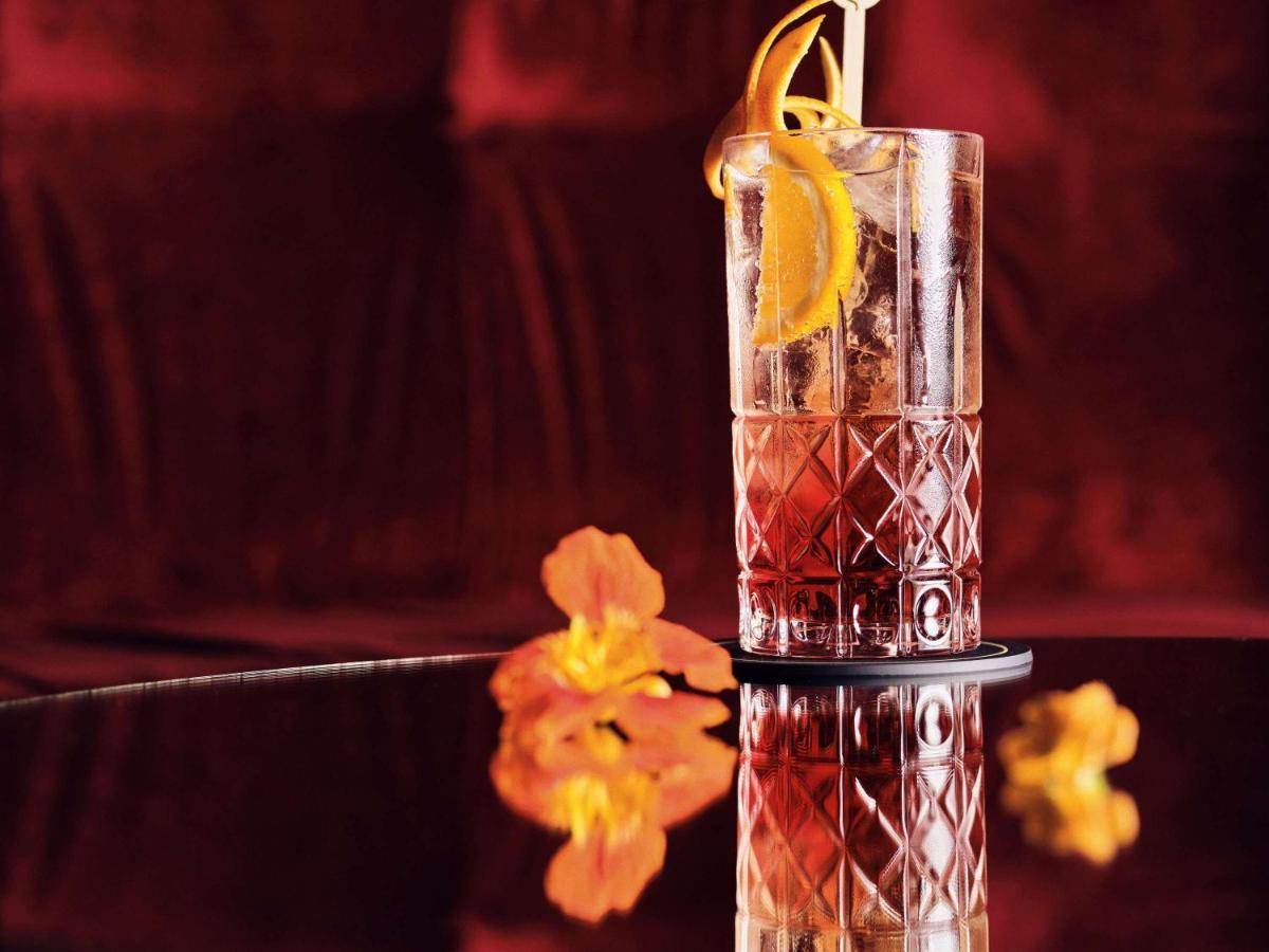Hotel Sofitel Lyon Bellecour Esterno foto A glass of Vermouth