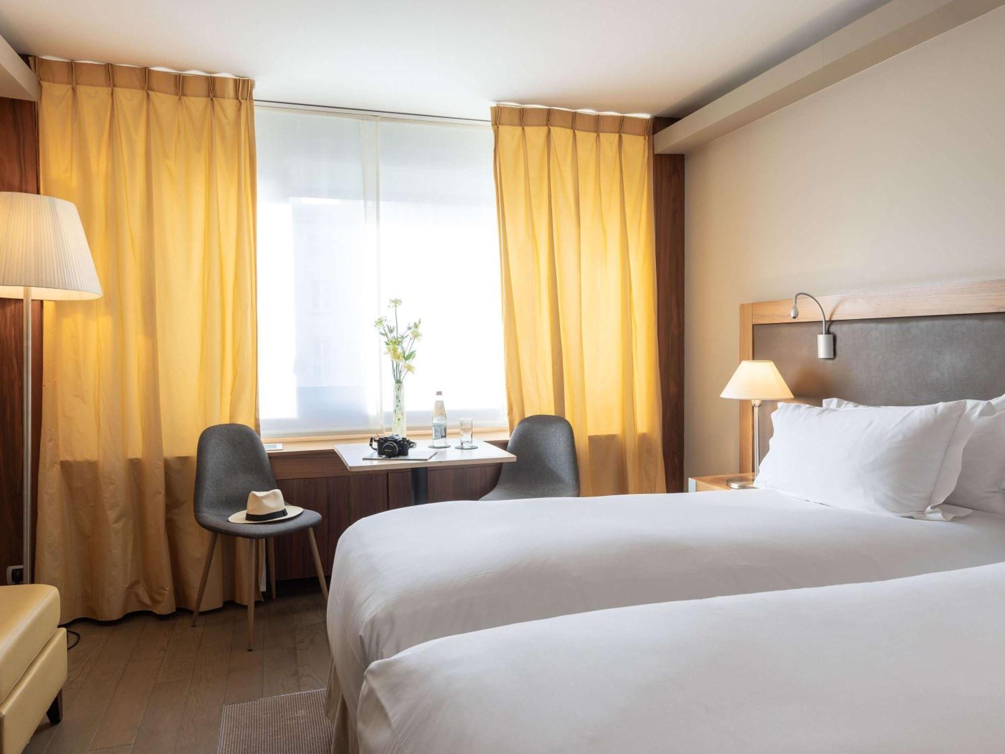 Hotel Sofitel Lyon Bellecour Esterno foto A room at the hotel