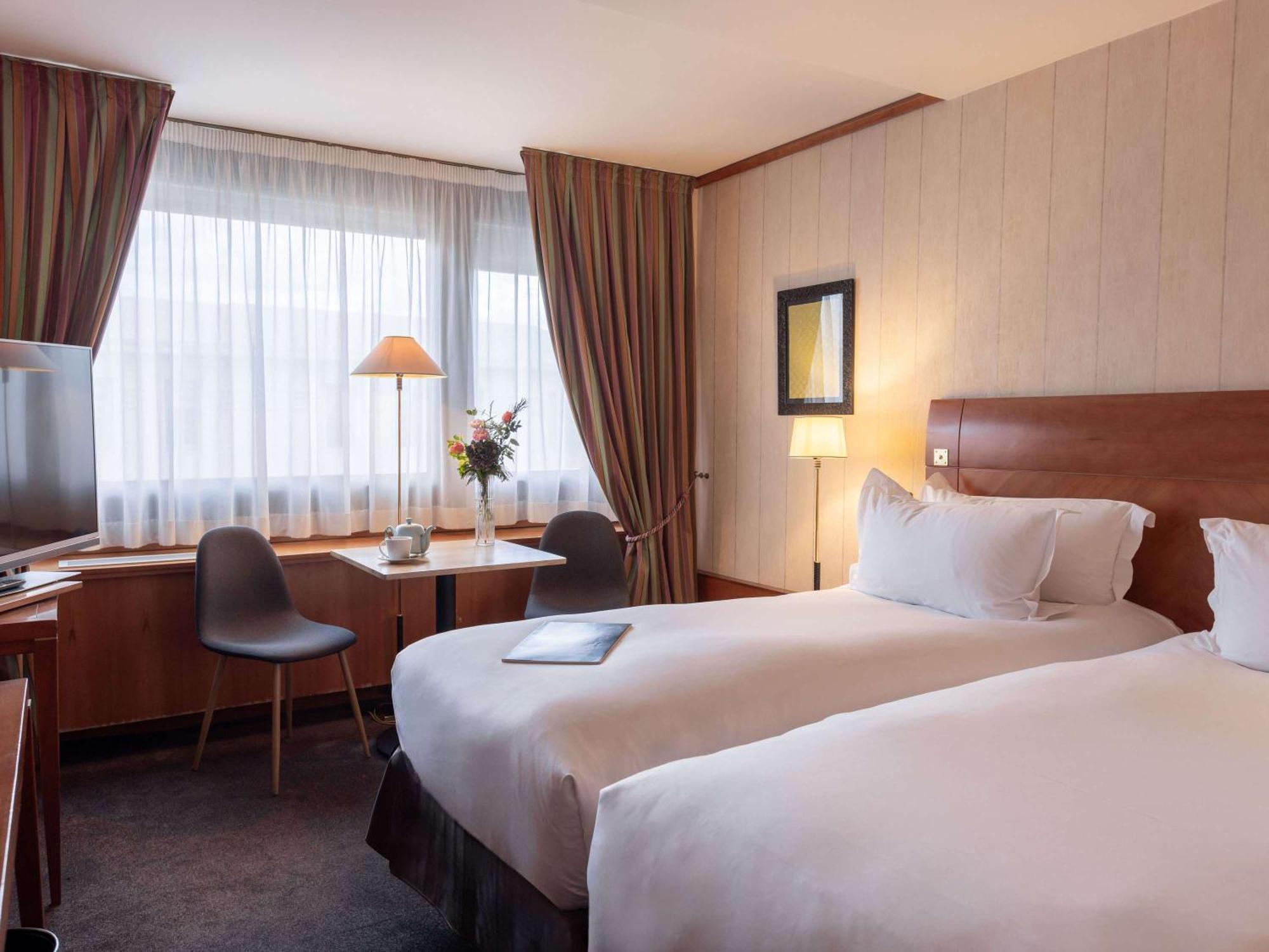Hotel Sofitel Lyon Bellecour Esterno foto A typical room at the hotel