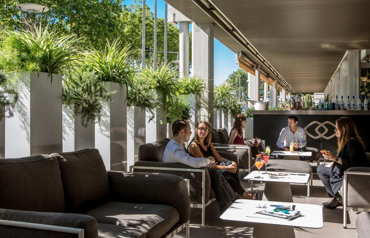 Hotel Sofitel Lyon Bellecour Esterno foto The lounge at the airport